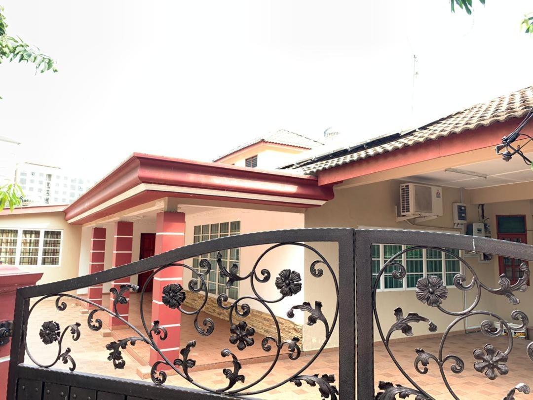 Villa Ctzee Malacca Exteriör bild