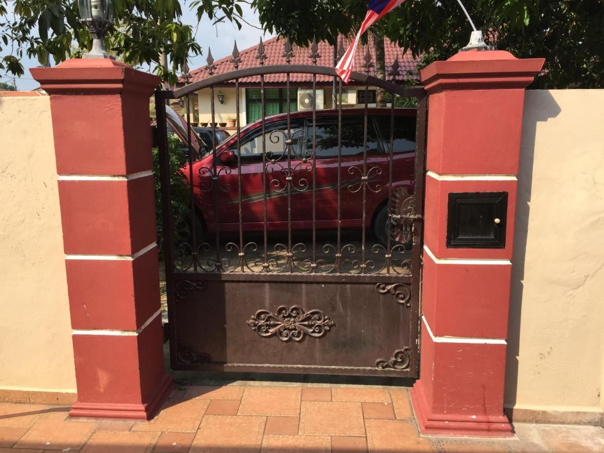 Villa Ctzee Malacca Exteriör bild