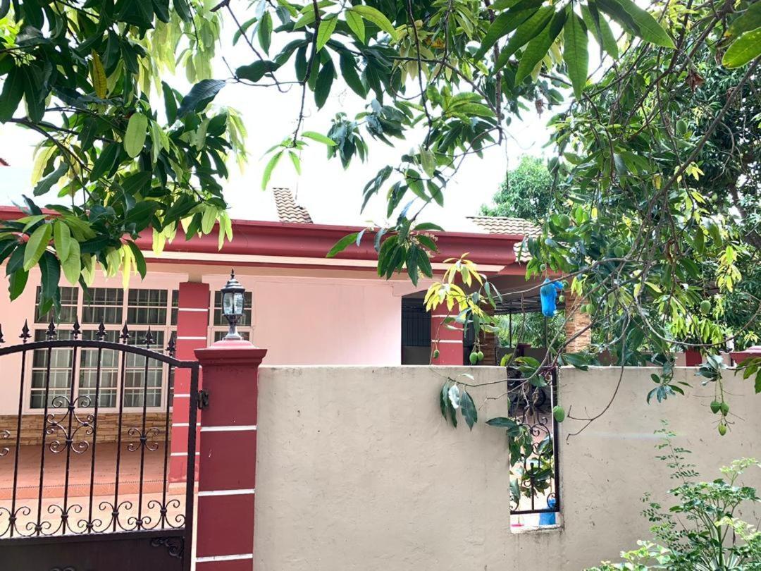 Villa Ctzee Malacca Exteriör bild
